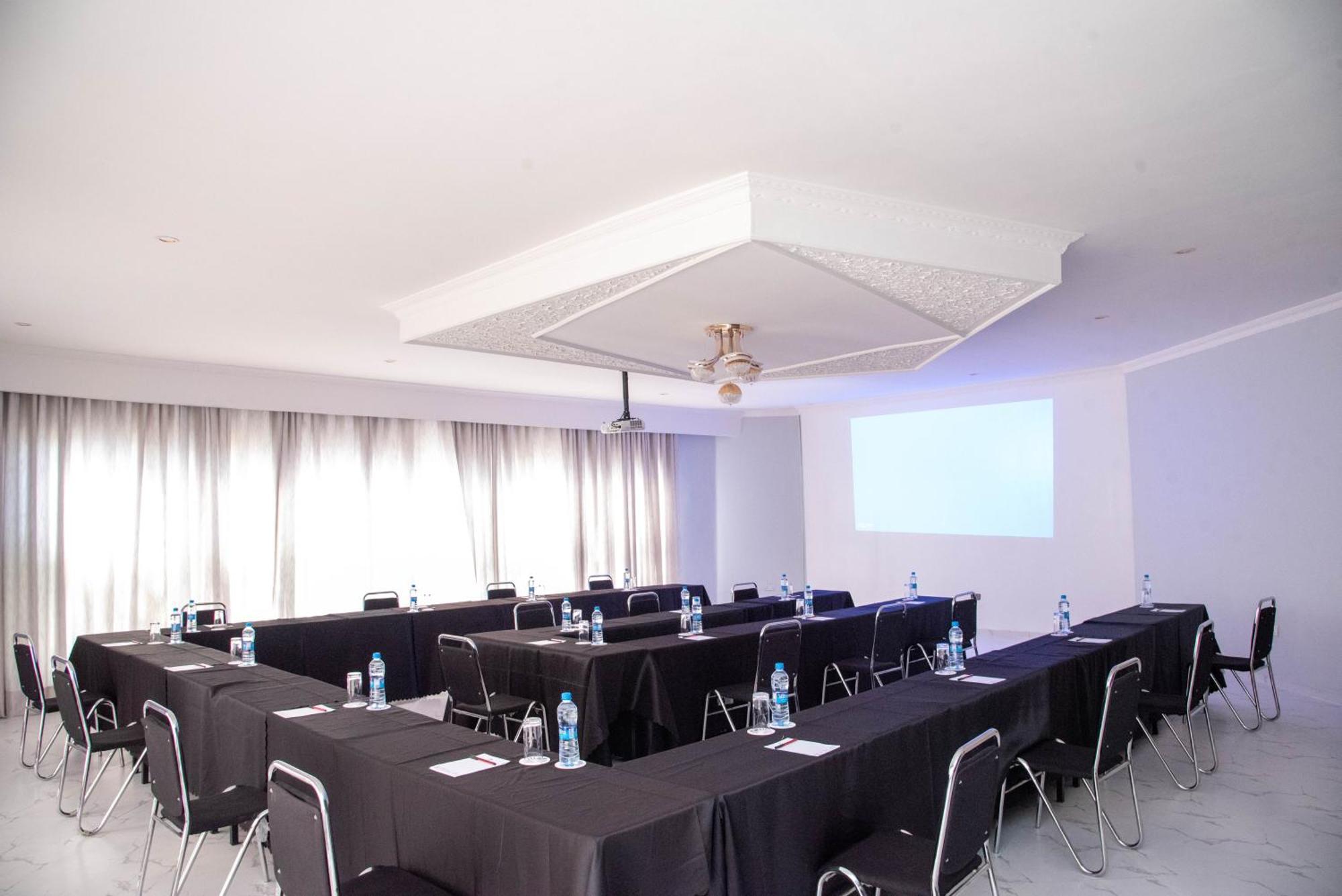 Mika Hotel Kabulonga Лусака Екстериор снимка