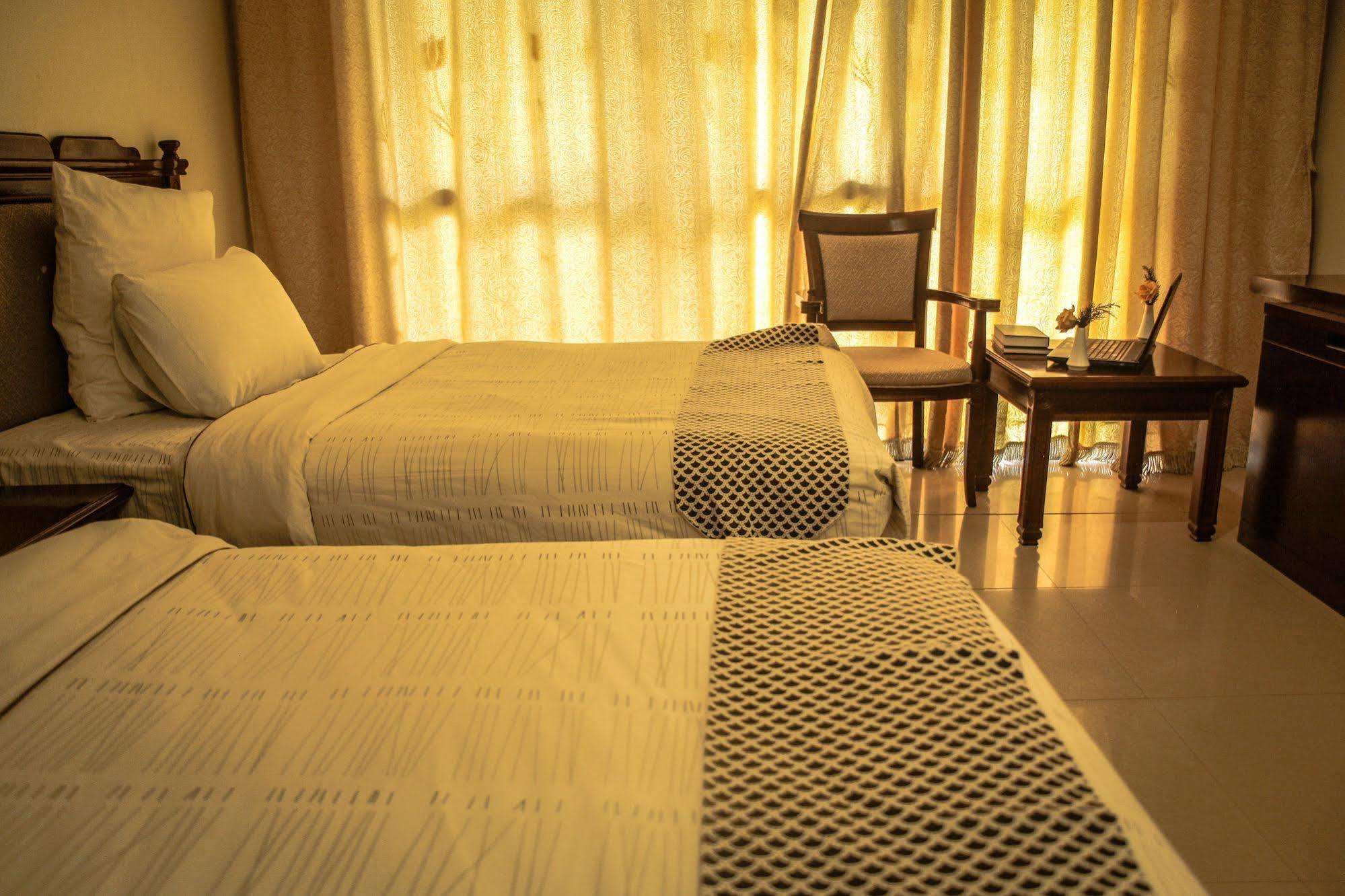 Mika Hotel Kabulonga Лусака Екстериор снимка